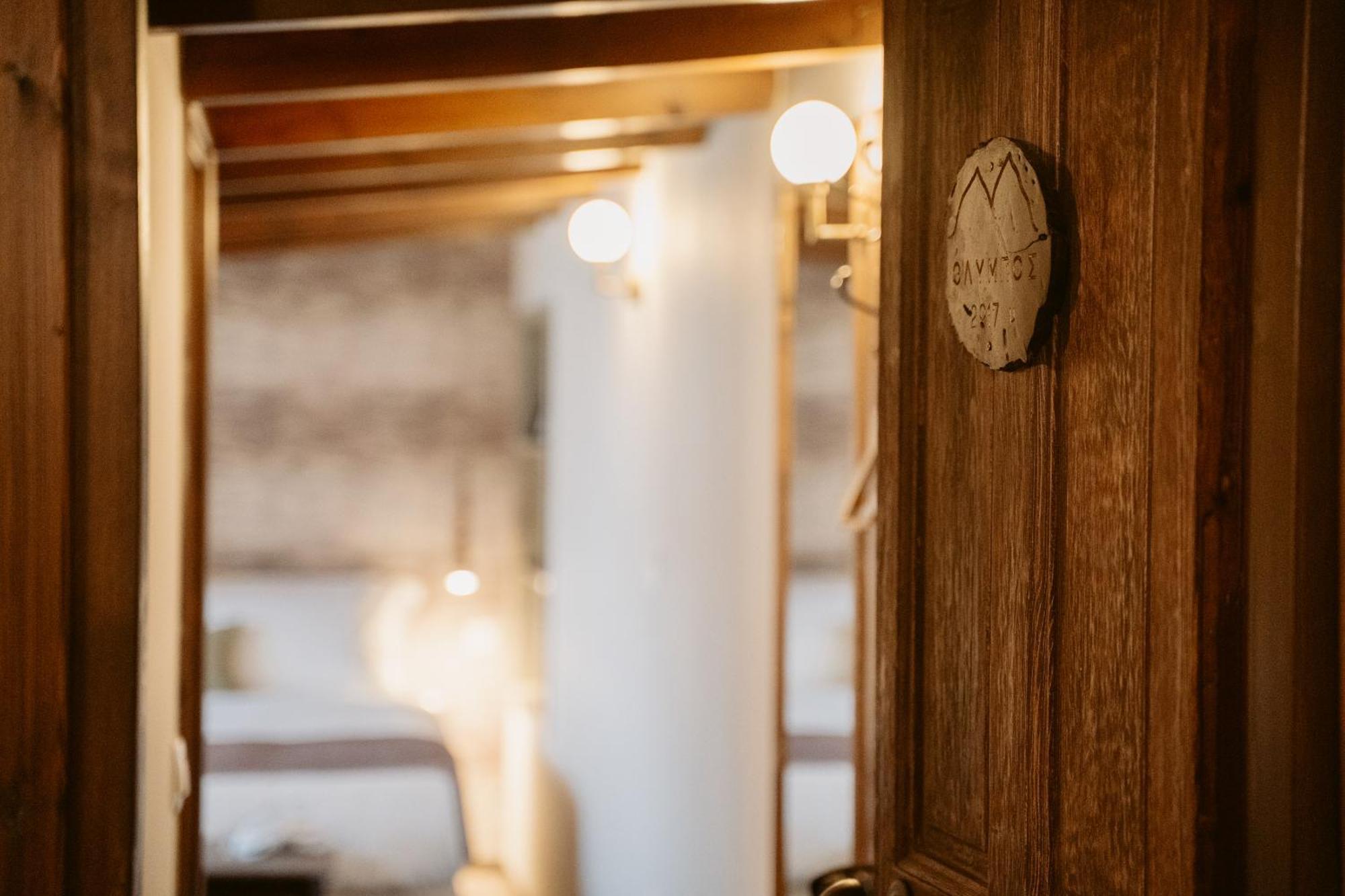 Afanos Guesthouse Arachova Ruang foto