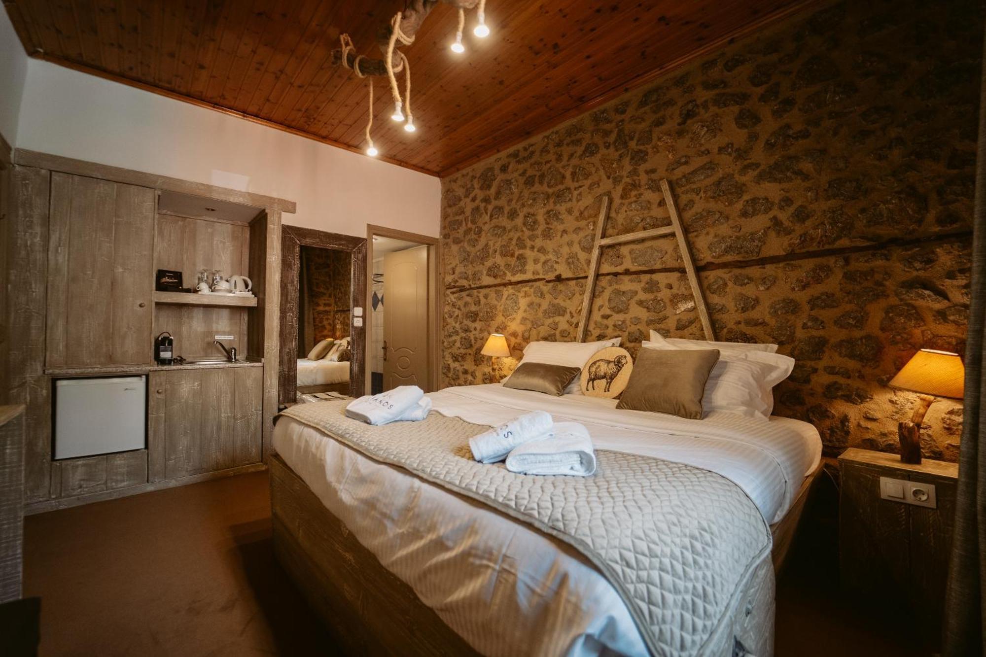 Afanos Guesthouse Arachova Ruang foto